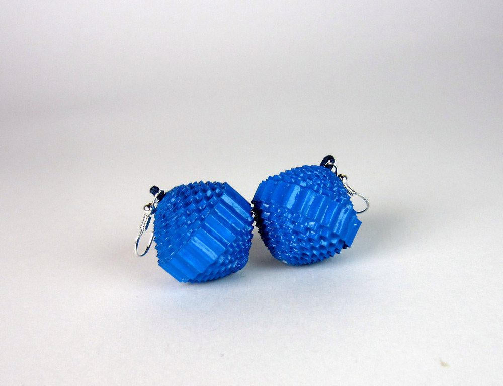 Electric Blue: Necklace FILA with Beads of Corrugated Cardboard