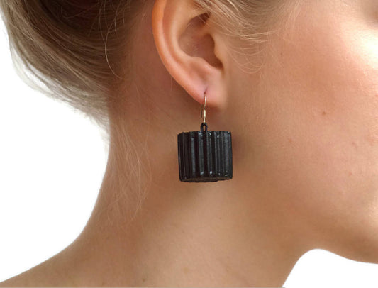 Black RULLO:  Earrings made of corrugated cardboard