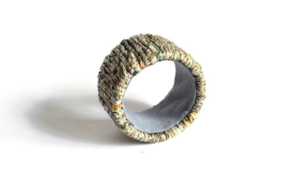 Bracelet made of newspaper yarn