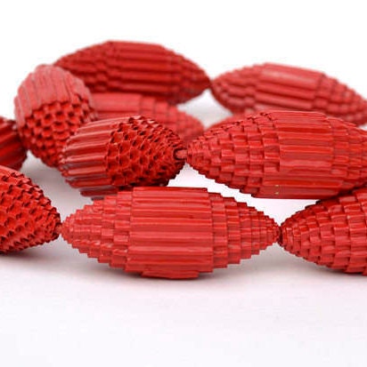 Poppy Red: Statement Necklace FILA with Beads of Corrugated Cardboard