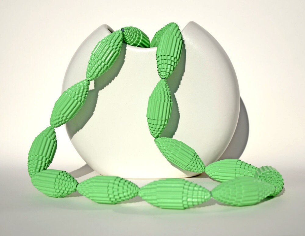 Mint: Necklace FILA with Beads of Corrugated Cardboard