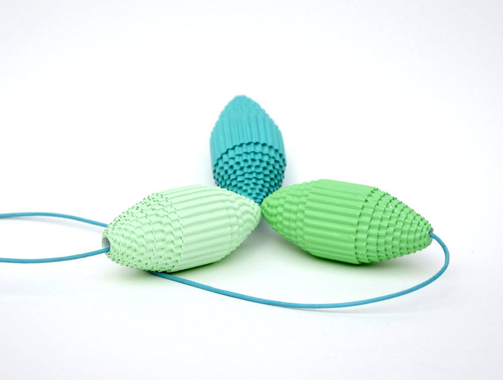 Mint: Necklace FILA with Beads of Corrugated Cardboard