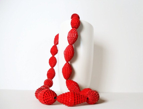 Poppy Red: Statement Necklace FILA with Beads of Corrugated Cardboard