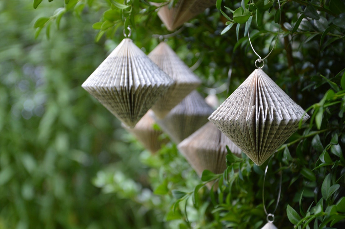 Spinner small - Christmas Decoration: folded Book Art hanging Ornament