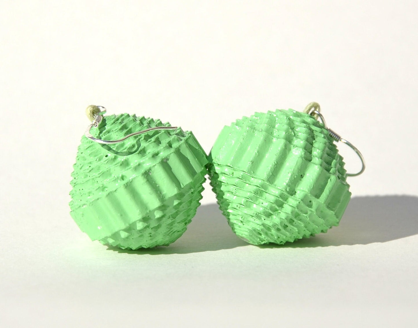 Mint: Earrings PALLA - made of corrugated cardboard