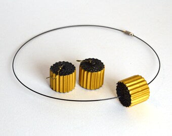 Golden-black RULLO:  Earrings made of corrugated cardboard