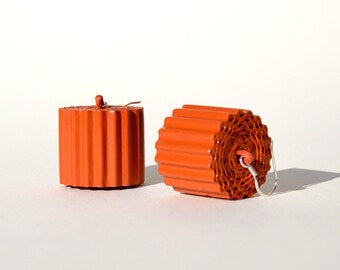 Orange RULLO:  Earrings made of corrugated cardboard