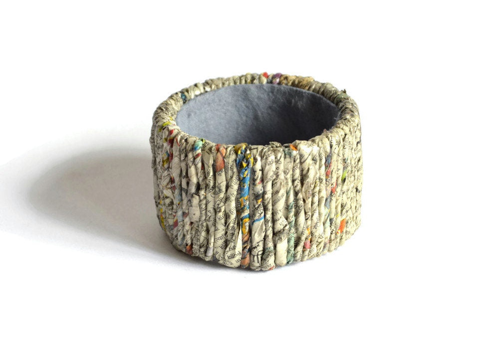 Bracelet made of newspaper yarn